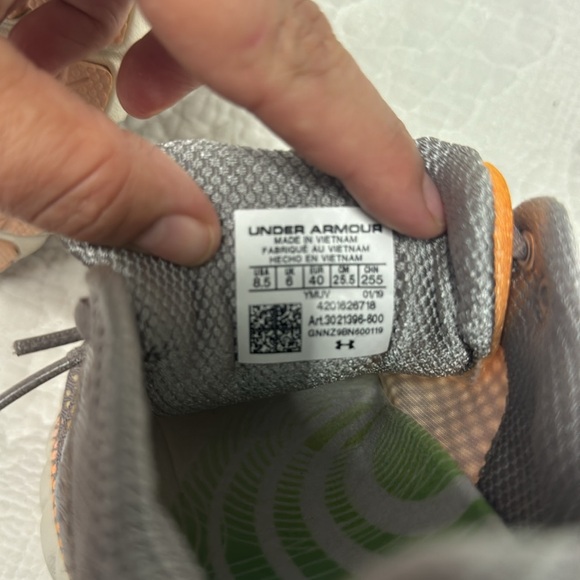 NEW! UNDER ARMOUR HOVR SNEAKERS SZ 8.5 - Picture 7 of 8